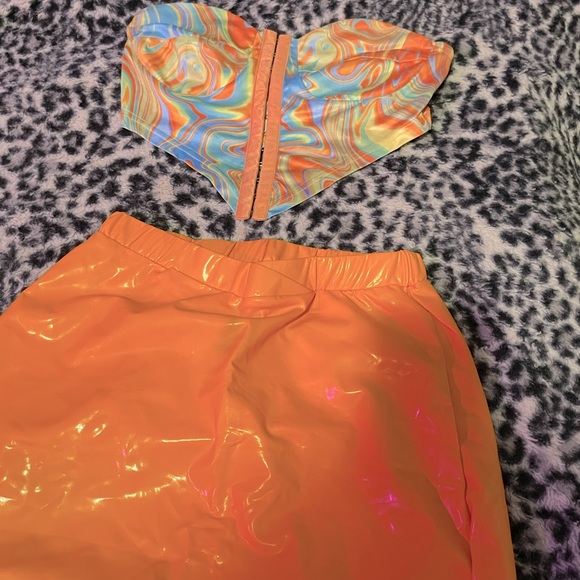 SMALL ORANGE MULTI-COLOR CROP & SKIRT - Picture 1 of 1